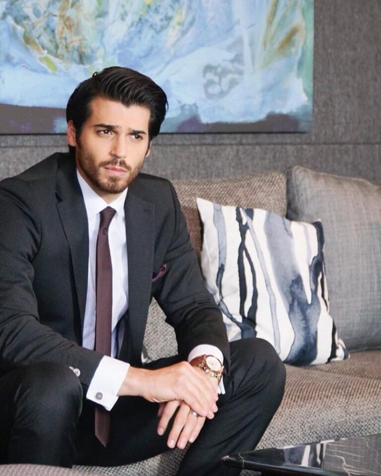 دانلود سریال ماه کامل Dolunay